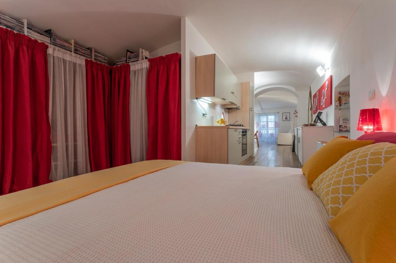 Red Studio Near Porta Nuova By Wonderful Italy Турин Екстер'єр фото